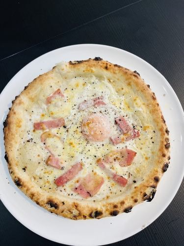 Carbonara pizza