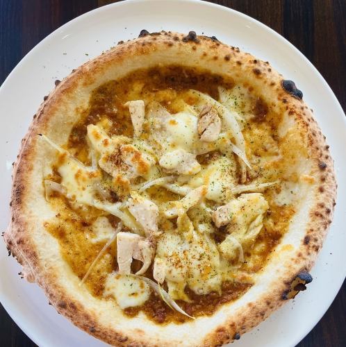 キーマカレーとチキンのピッツア