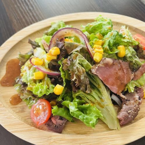 彩り野菜のオニオンドレッシングサラダ