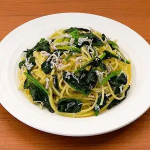 シラスとホウレン草のペペロンチーノ