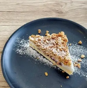 セミフレッドクランブルチーズケーキ