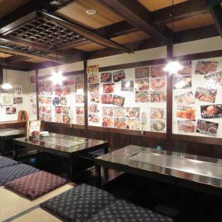 【２F】宴会にピッタリのフロア貸切◎15名様からフロア貸切でご利用いただけます★最大20名まで♪半個室空間で4名～20名様までレイアウト変更なども可能ですので少人数の飲み会、宴会などにもオススメです。レイアウトのご相談などお気軽にお電話下さい。宴会はぜひ当店へ！！