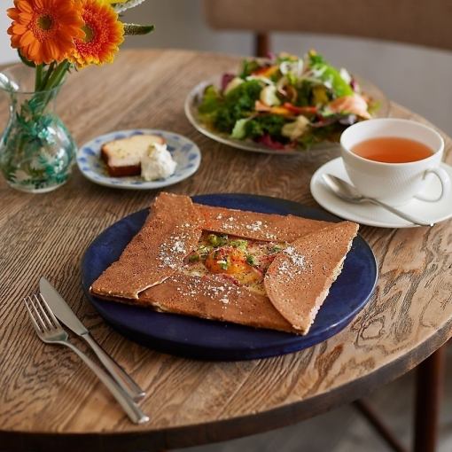 [Weekday lunch reservations from 11am to 12pm] Salad, Galette, Dolce + Tea Free Course♪ Starting from 2560 yen (tax included)