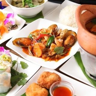 [3 hours all-you-can-eat and drink included] A rich C course of 11 dishes including Thai food, Indian food, salad and dessert