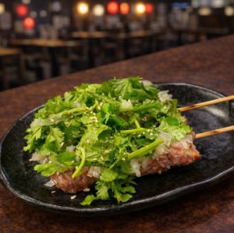 女性人気　特製パクチー串