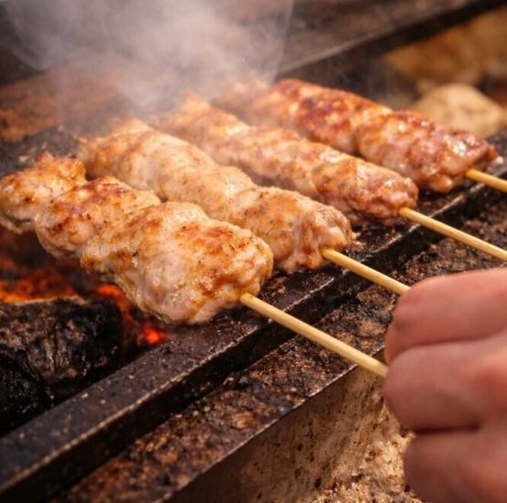 自由が丘の隠れ家的鶏料理専門★人気の創作串焼きやバルメニューをお楽しみください。