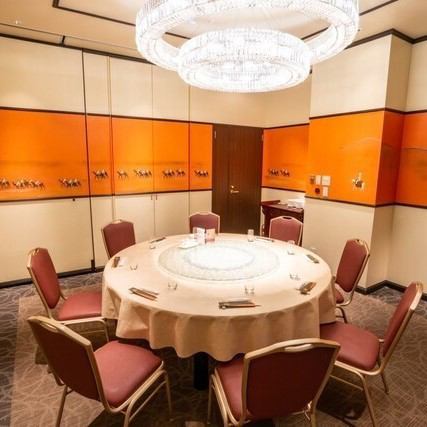 会食や接待にも。個室は4名様から140名様まで（個室をご利用の場合、料金の総額に対して10％の個室料を頂戴しております。）