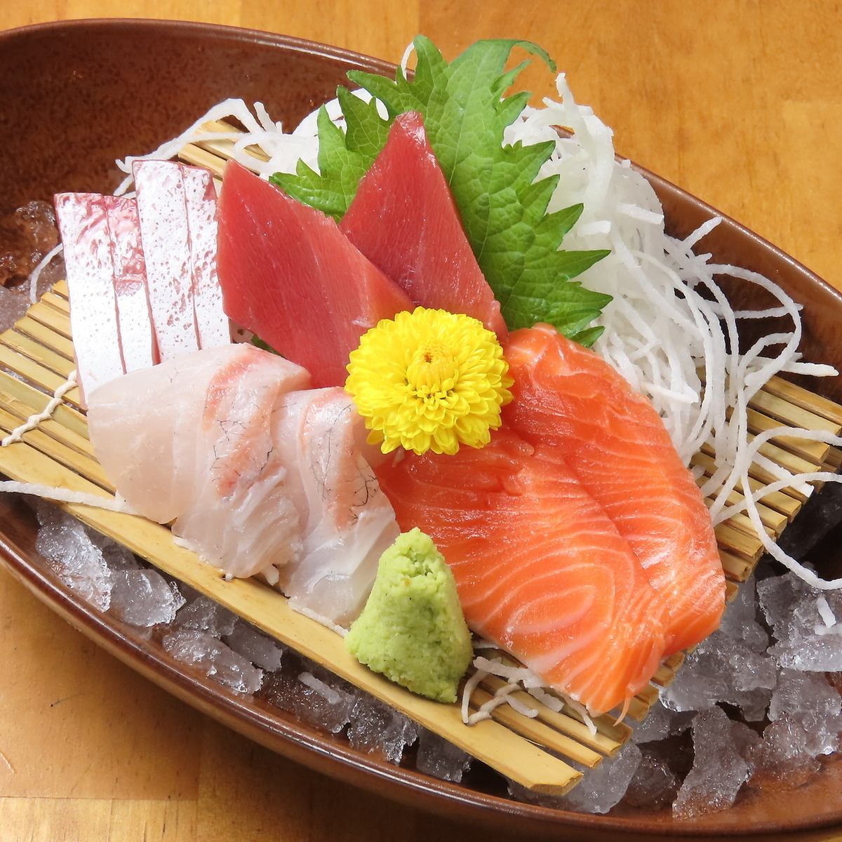 The sashimi and tempura eaten directly from the market and eaten at the izakaya with a fresh fish shop are exquisite! Choose the course and you'll be sure to enjoy it!