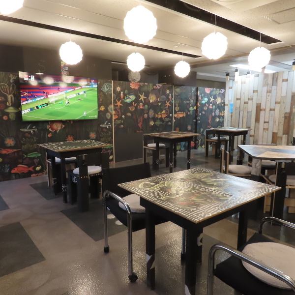 [You can also watch sports on a huge monitor] This is a stylish store created by a designer.You can also watch sports on the giant monitor in the center.Please spend a fun time with your precious friends ♪ We also accept private reservations for groups of 10 or more.Please feel free to contact us.We recommend making reservations online, which is available 24 hours a day.