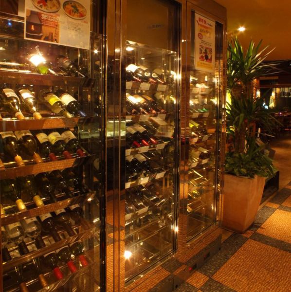 Click here for the entrance.Wine cellars line up and you can enjoy selected wine.