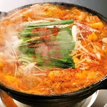 The recommended dish is the classic red hot pot where you can choose your favorite spiciness from 11 levels ♪