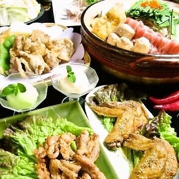 There is a 3000 yen & 3500 yen course where you can enjoy Nagoya's famous chicken wings and hot pot from red