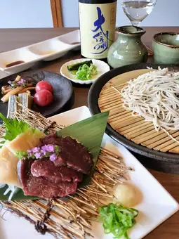 当店一押し!蕎麦セット(おつまみ3種+馬刺し+もりそばハーフサイズ) 2,200円