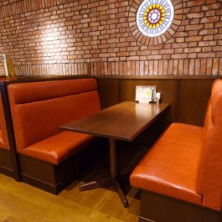 【2nd Floor Box Sofa Seat】 On the 2nd Floor Main Floor, there are a number of sofa-speci fi c box seat type seats on both sides, and sofa speci fi c table seats on one side.It is a popular seat mainly for women and elderly customers.It is safe when taking a small child.Please do not hesitate to visit us after all your invitation.