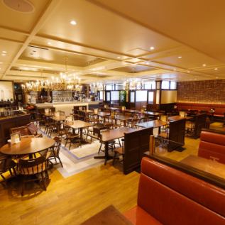 [Second floor] Private parties for up to 100 people are also possible! You can use this room for a variety of occasions, such as after-wedding parties, private parties, welcome and farewell parties, banquets, and launches. Projectors, microphones, etc. can be rented!