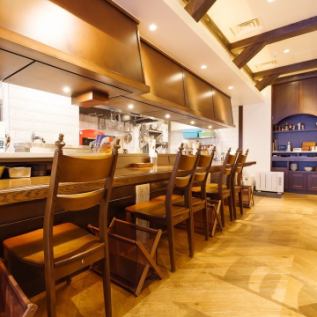 [Counter seat on the 1st floor] One person is also welcome! Counter seats are also available! You can use it for various scenes such as wedding second parties, charter parties, welcome and farewell parties, banquets, launches ♪ projectors, microphones, etc. Rental is OK!