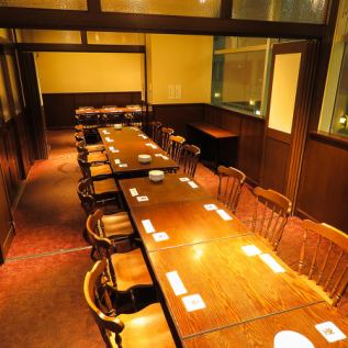 [Completely private room on the 2nd floor] Table seats in a spacious store where you can feel the warmth of wood.Seated tables are available for up to 30 people.Please use it widely from a quick drink on the way home from work to a party at work.