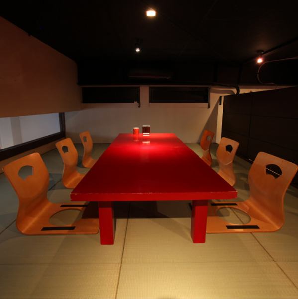 It is perfect for small group gatherings, digging tatami room for 6 to 8 people.There are dugouts and private rooms (9 rooms / 2 to 10 guests / a door / a wall) / There is a private room in the room (2 rooms / for 4 to 16 people, for the door / with the wall) It is perfect for various banquets, Various seats are available from 10 people according to the purpose such as banquet and dining.