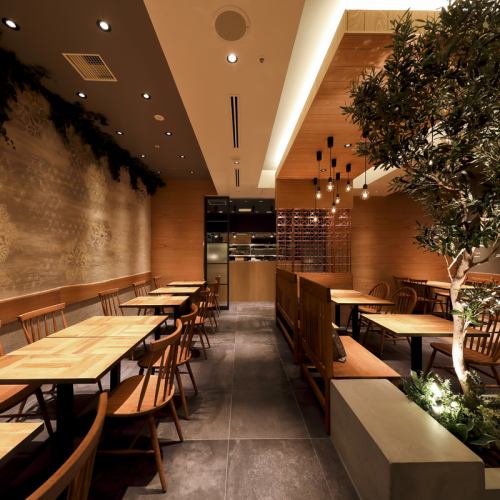 <p>Enjoy a relaxing time in an open space with the warmth of wood, greenery and spacious seating.*If you are making a reservation for more than 6 people, please call the store once.</p>