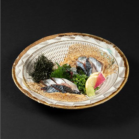 五島直送のごまさばをはじめ新鮮な旬の食材を取り揃えております