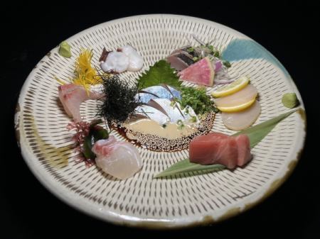 旬の鮮魚お刺身の盛り合せ ～ゴマサバ入り～ 一人前（写真は2人前例）