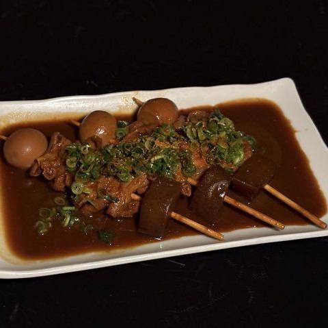 豚ホルモンの味噌煮込み串