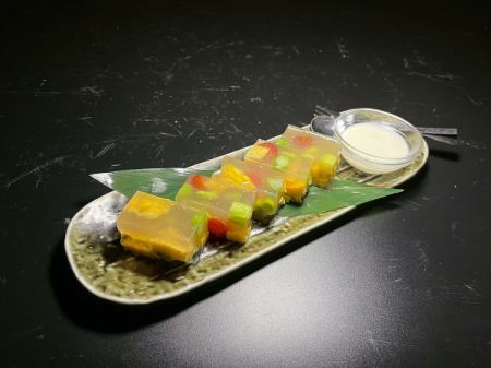 夏野菜の彩寒天寄せ サワークリーム添え