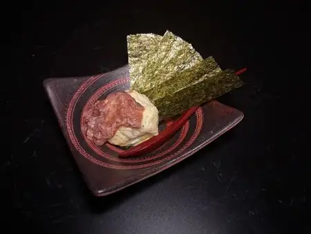 土豆沙拉、金枪鱼和发酵鱼内脏