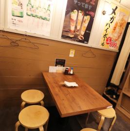 4名様までご利用いただけるテーブル席です。