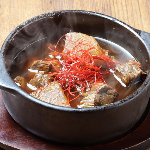 贅沢な一口カット牛ステーキ煮込み