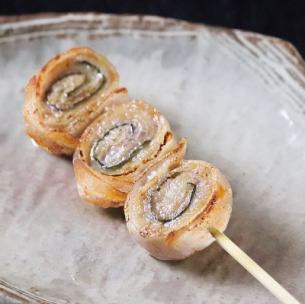 Meat and shiso leaf wrapped skewer (1 skewer)