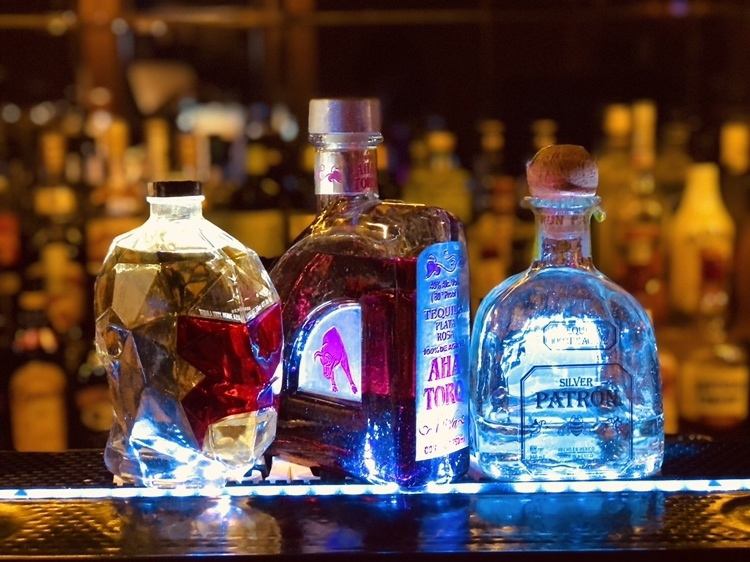 There are so many alcoholic beverages from all over the world lined up in the store.Fashionable labels and colorful bottles with various designs have a wonderful interior ◎ It may be fun to drink labels without buying jackets? It is also recommended to have a bartender make a recommended cocktail!