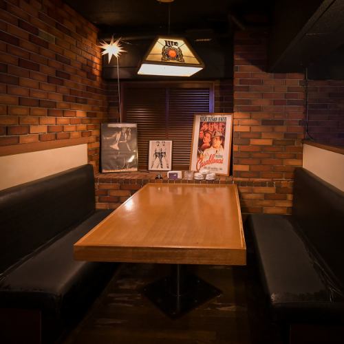 Table seats on the 2nd floor.The facing box seats can seat up to 6 people.Since it is a bench seat, it is a recommended seat where you can relax and enjoy alcohol.Reservations are especially recommended on weekends!