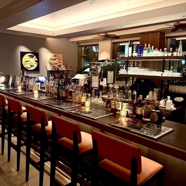 【21時から24時はBar TIME◎】落ち着いた雰囲気の中でリラックスしながら嗜むお酒は別格！流れているBGMを聴きながらゆっくりと会話をお楽しみいただけます★ノンアルコールやソフトドリンクも多数ご用意！お一人様やデート、女子会など様々なシーンでご利用ください！