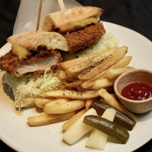 塩レモン香る肉厚ジューシーカツサンド