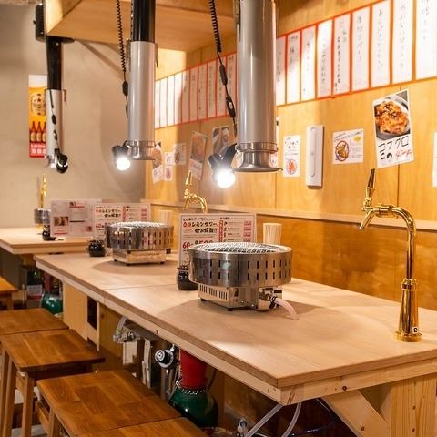 店内は気軽にご利用いただけるテーブル席！ゆったりくつろぎながらワイワイしましょう♪心よりお待ちしております！＜歓迎会・送別会・宴会・団体様歓迎＞