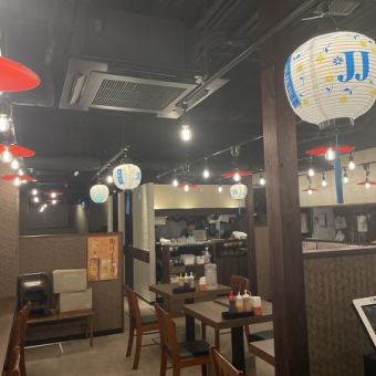 還有一家居酒屋類型的餐廳，晚上提供無限暢飲選擇。