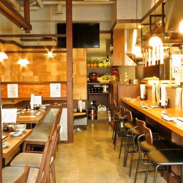 Counter, 2 people 's seat, plenty of 4 kinds of seats and kinds of seats ♪ Enjoy relaxing meals and drinks in a cozy atmosphere at least for one person ☆