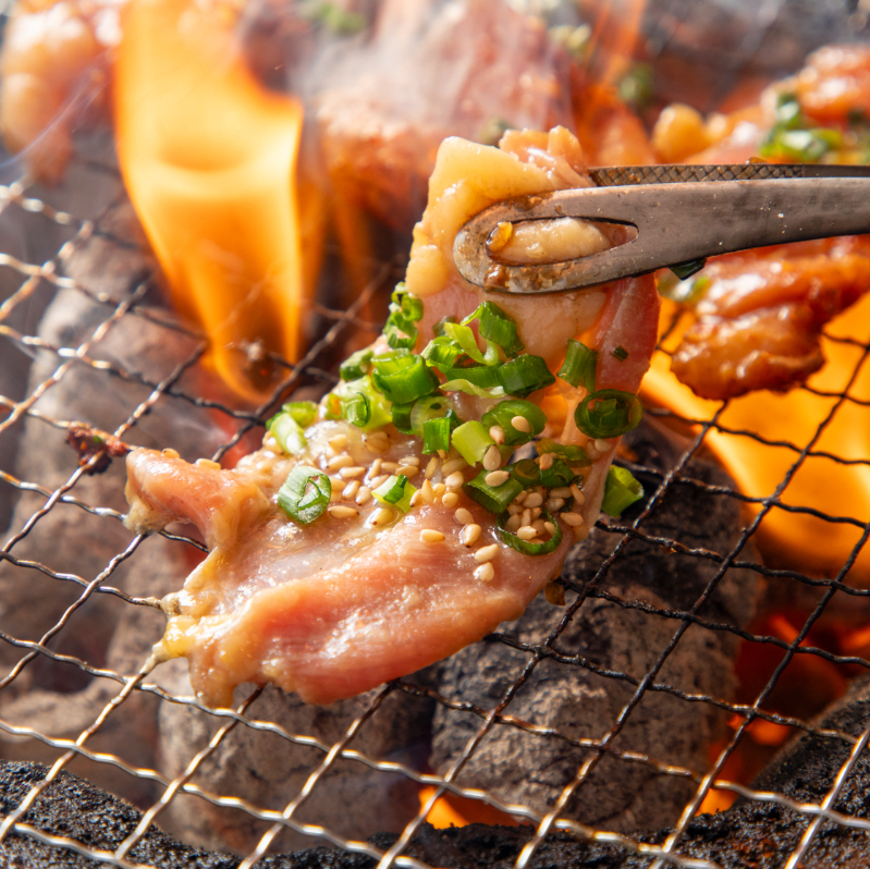 今福鶴見駅から徒歩5分！厳選した国産鶏を自分で焼いて食べる焼肉スタイルの焼鳥店♪