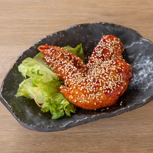 Yellow chicken wings (2 pieces) / Red chicken wings (2 pieces)