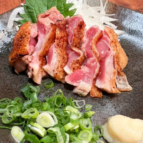 安心・安全の国産鶏を使用！親鶏ももタタキ、若鶏のむねユッケや生レバーなど種類豊富の生ものをご用意☆★