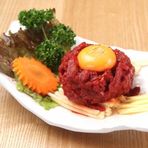 Raw beef yukhoe