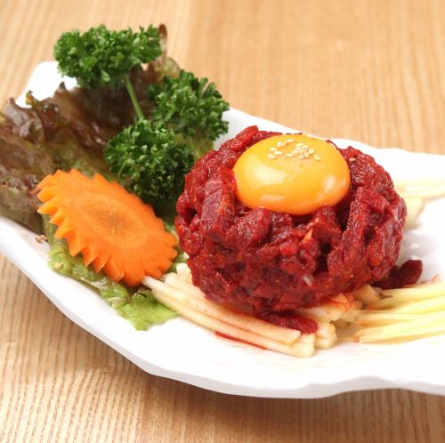 Raw beef yukhoe