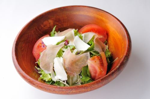 Dry-cured ham and Zao mozzarella salad