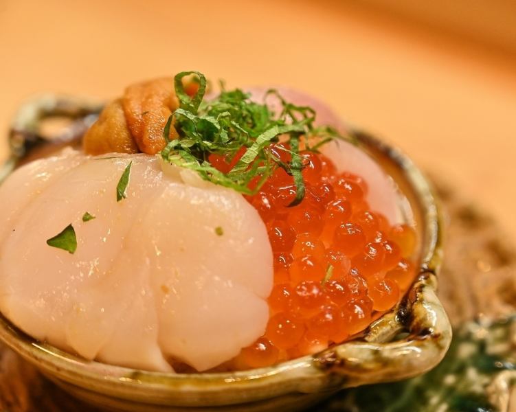 【いくら、雲丹など旬の海の幸をふんだんに使用】土鍋ご飯
