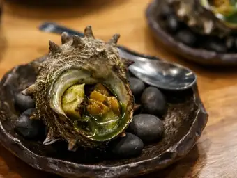サザエのつぼ焼き～ブルゴーニュ風～バケット付き