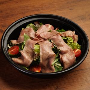 牛タンのローストビーフのサラダ すりおろしオニオンドレッシング
