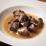 牛タンの赤ワイン煮込み