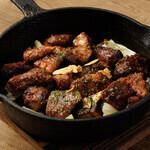 熱々！スペアリブの鉄板焼き