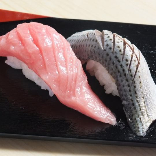 “坚决那些应该是你的饭”生鱼片三盛天妇罗寿司14一致,红菜汤2780日元(不含税)